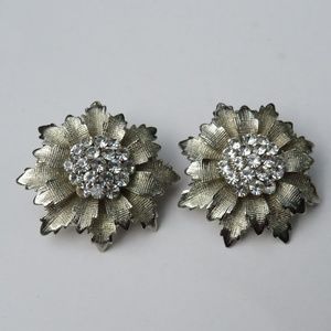 Vintage Flower Silver Tone Clip On Earring